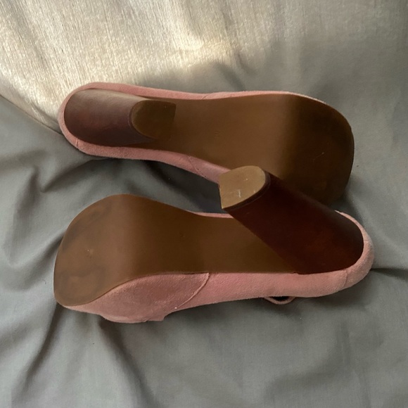 Jeffrey Campbell Foxy Wood Suede
Pink Heels Size 7 - Picture 4 of 13